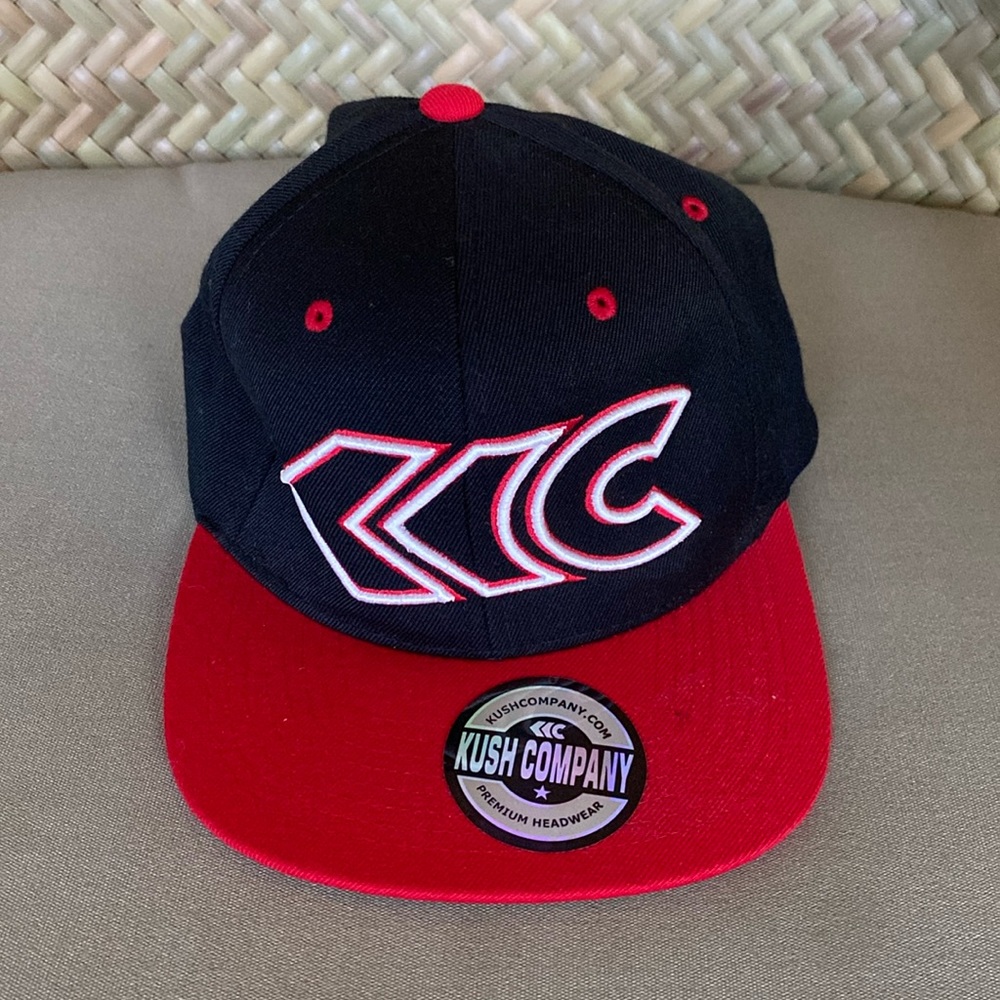NWT KUSH COMPANY CANNABIS SNAPBACK HAT MADE IN BANGLADESH🇧🇩🖤❤️🧢💨🔥🌲🎩👒